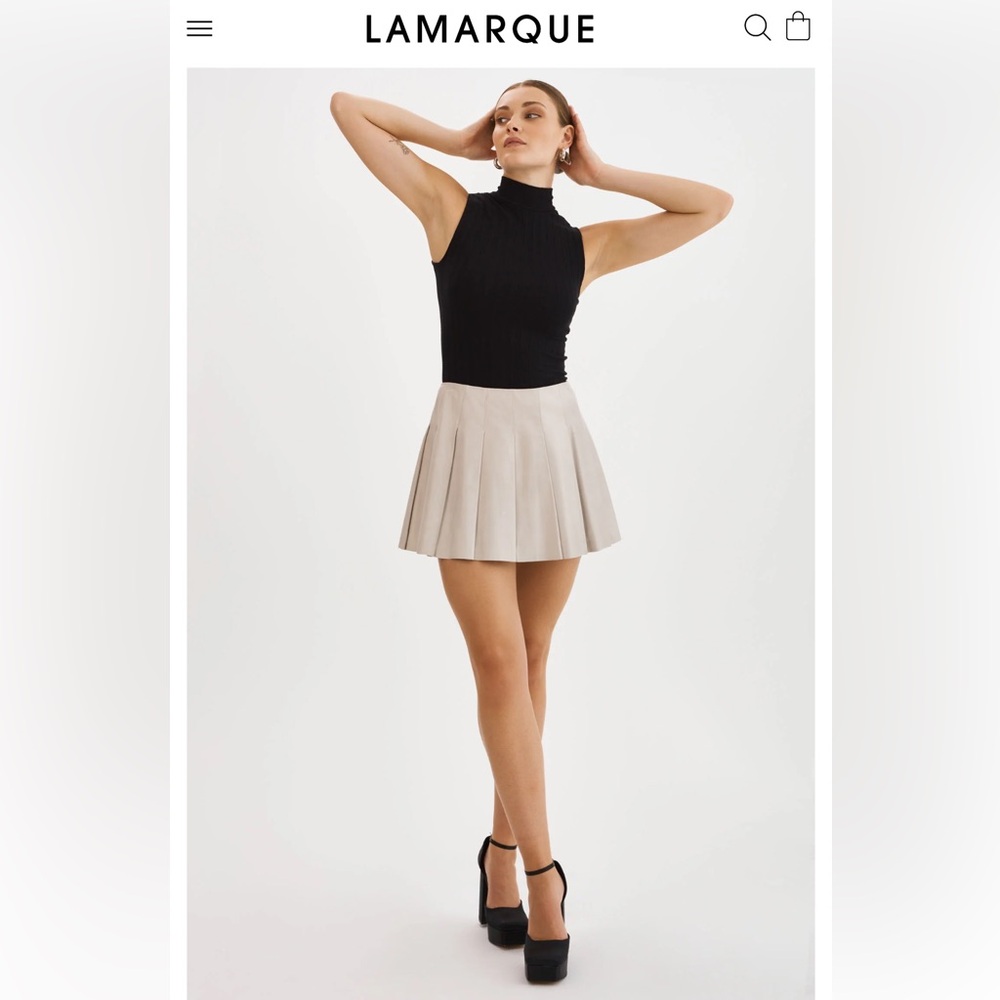 BNWT Lamarque Cream Pleated Mini Skirt